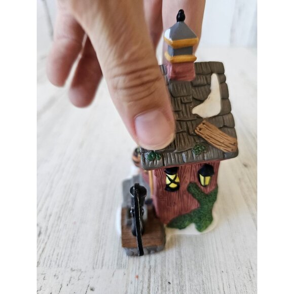 Spring House outhouse bathroom Xmas village water hydrant - Picture 2 of 9